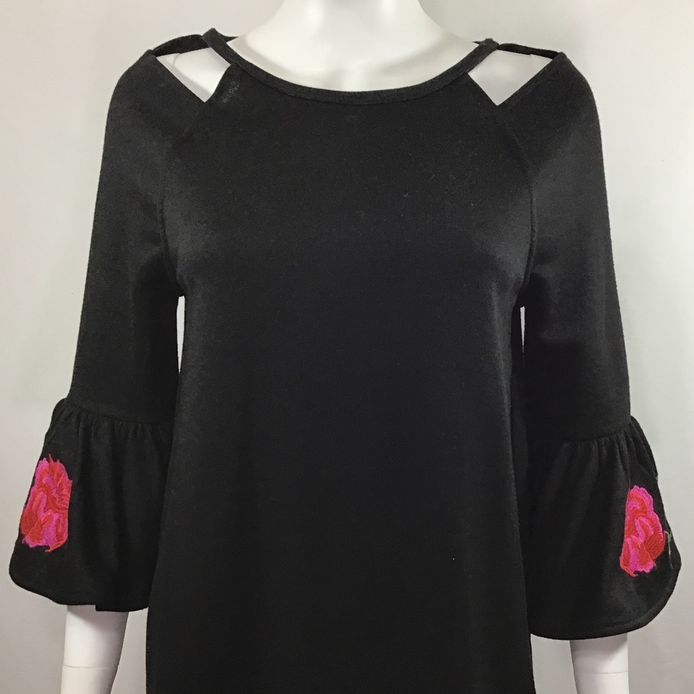 Francesca Alya Black Dress With Bell Sleeves - Picture 2 of 13